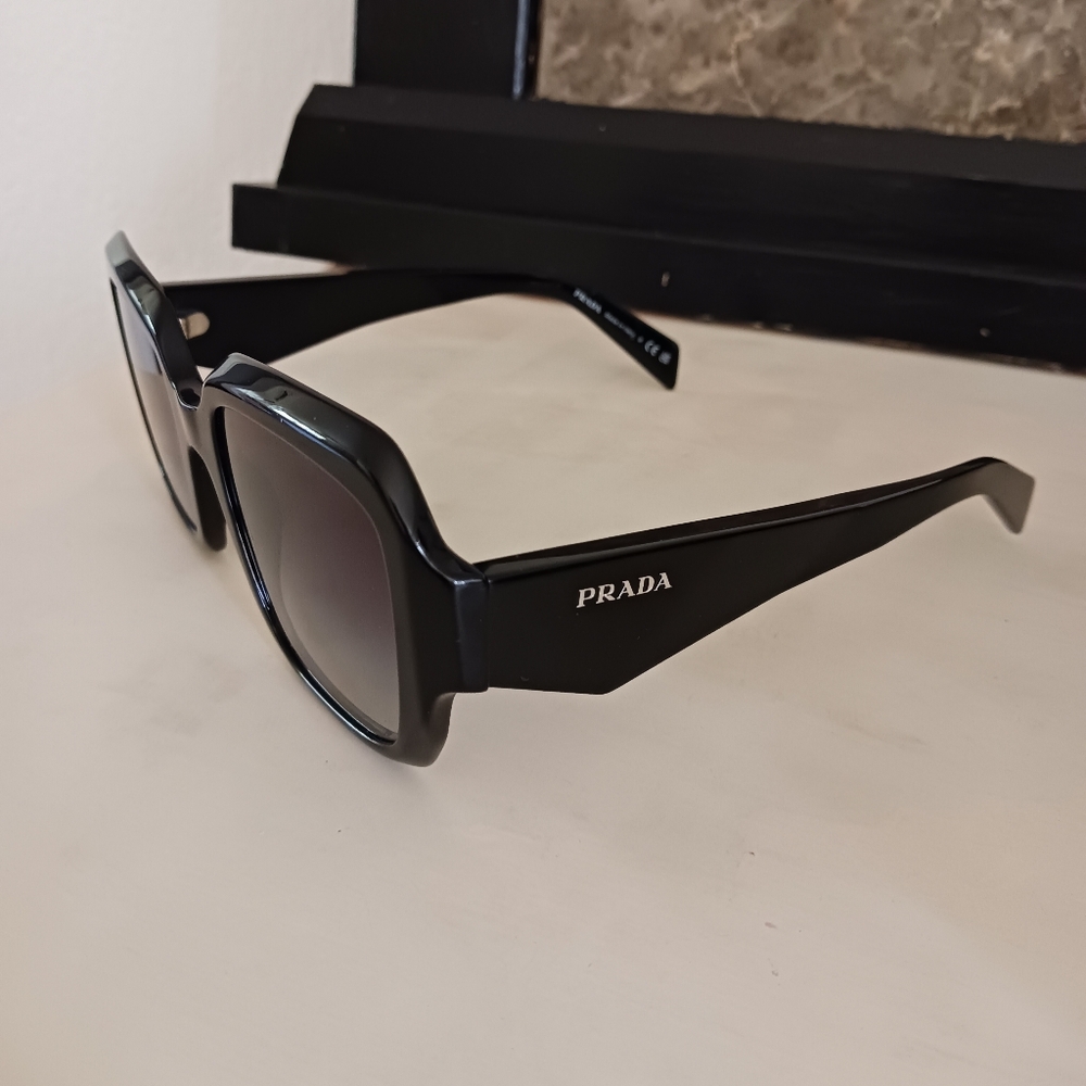 PRADA Logo Triangle‎ Women's Authentic Sunglasses - Picture 3 of 11